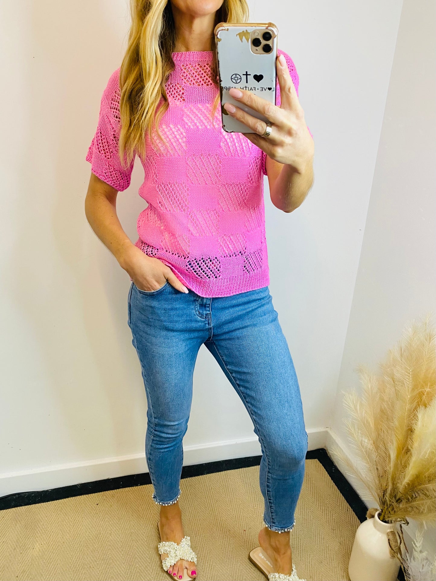 ZEENA - Fine Knit Short Sleeve Top In Hot Pink