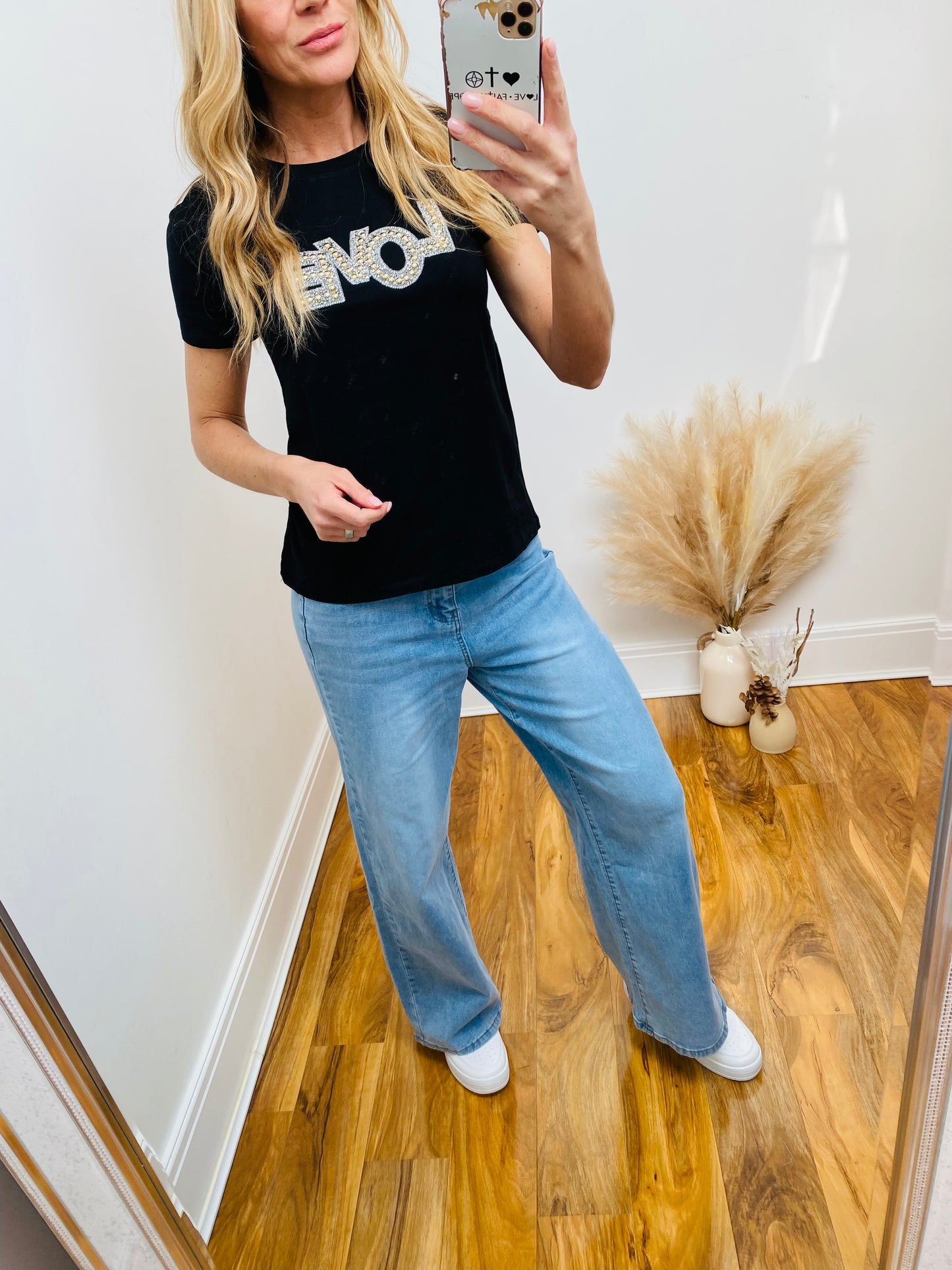 LOLA - Love Fitted T-Shirt