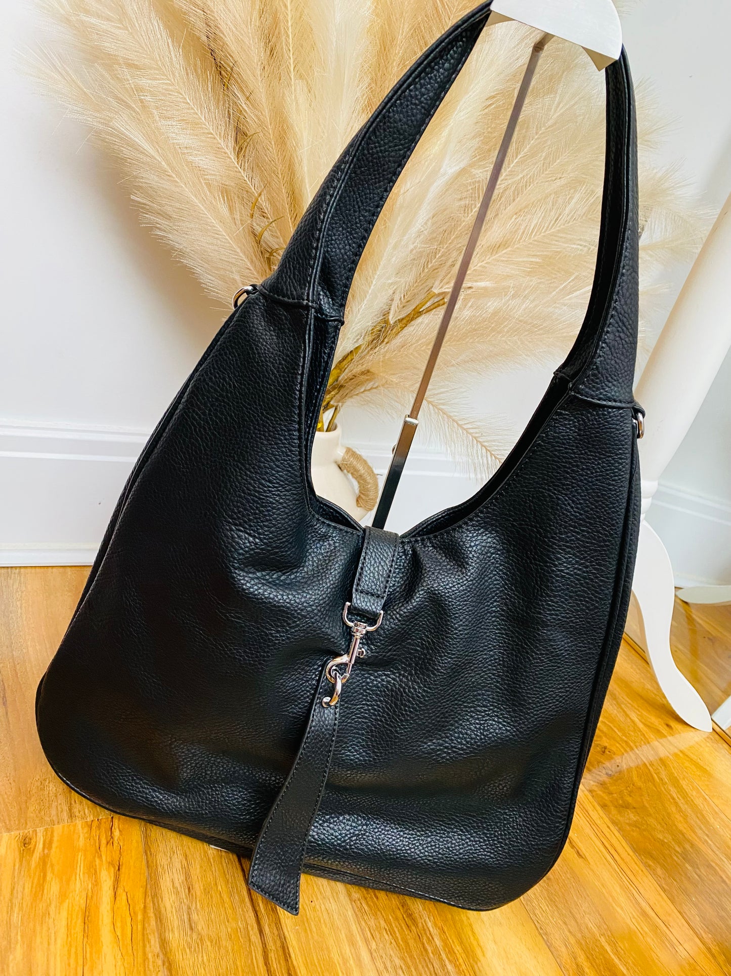 BLACK SHOULDER BAG