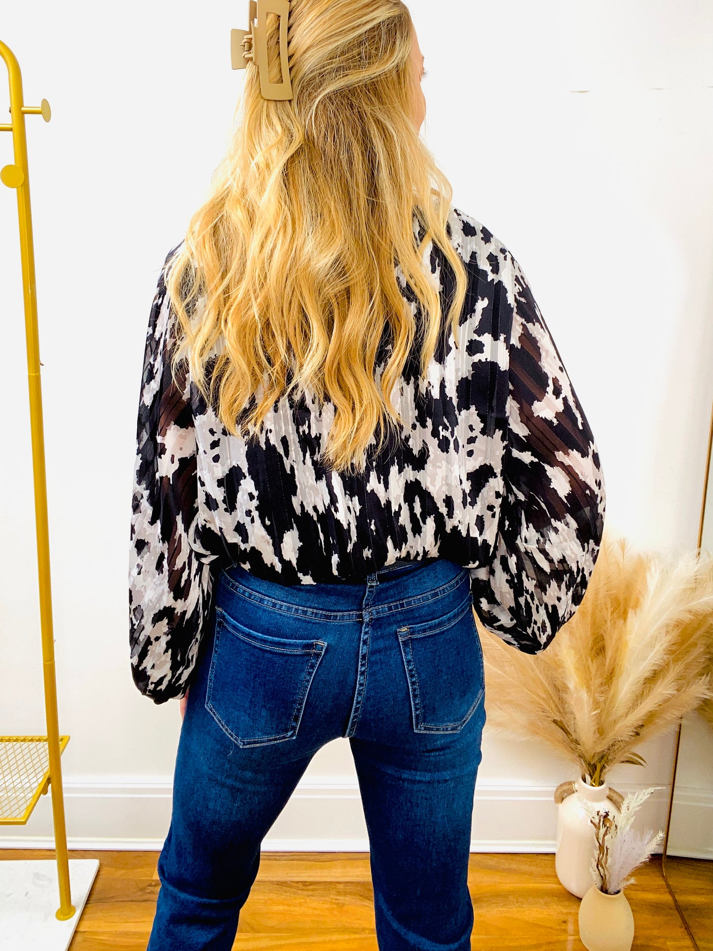 Black and white animal print blouse with dark denim mom jean 