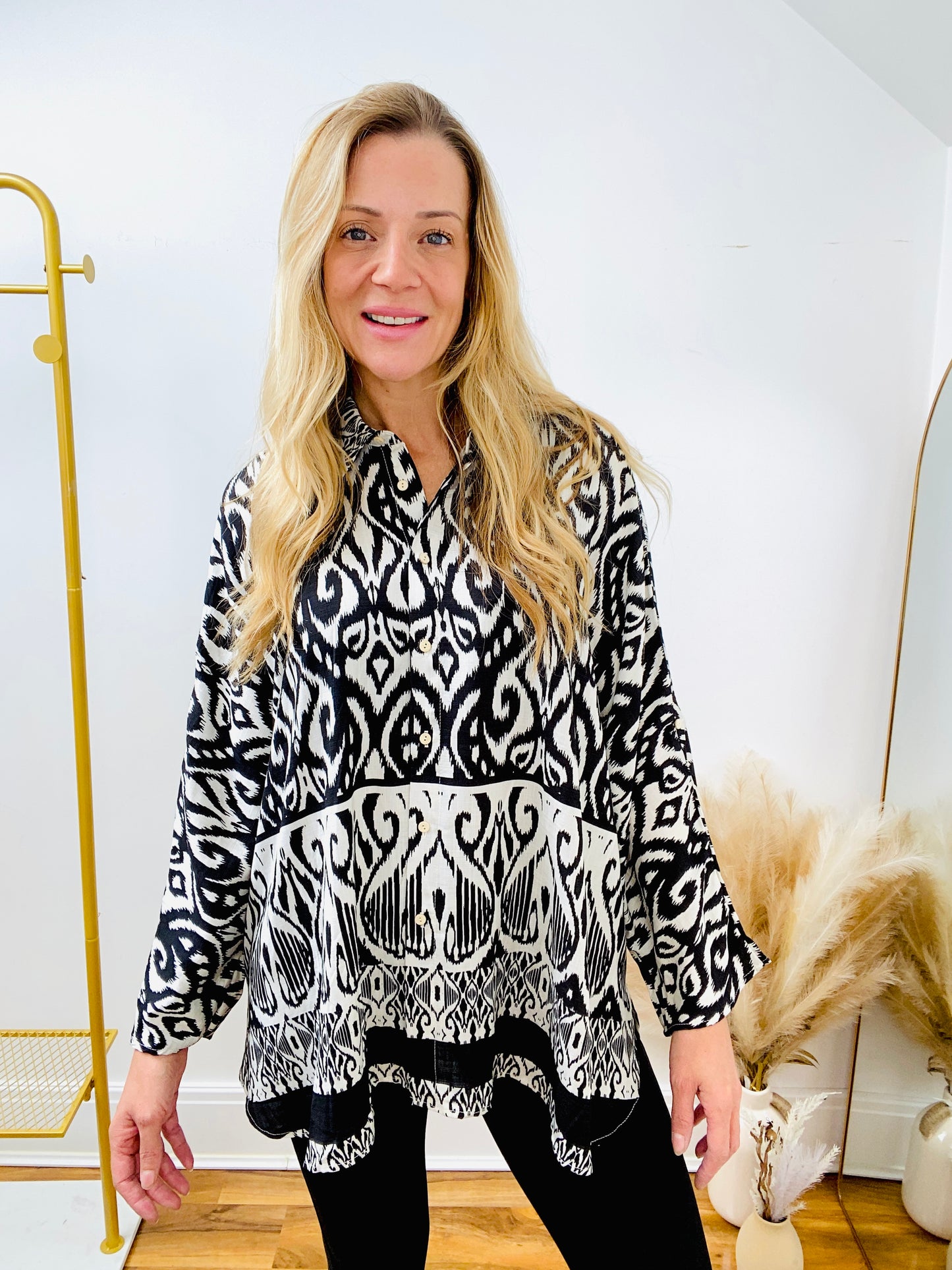 Black & white oversized paisley print shirt