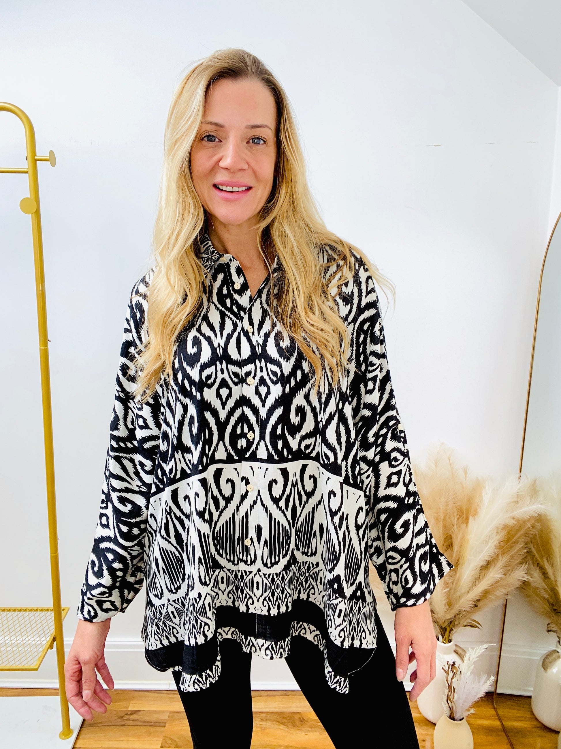 Black & white oversized paisley print shirt