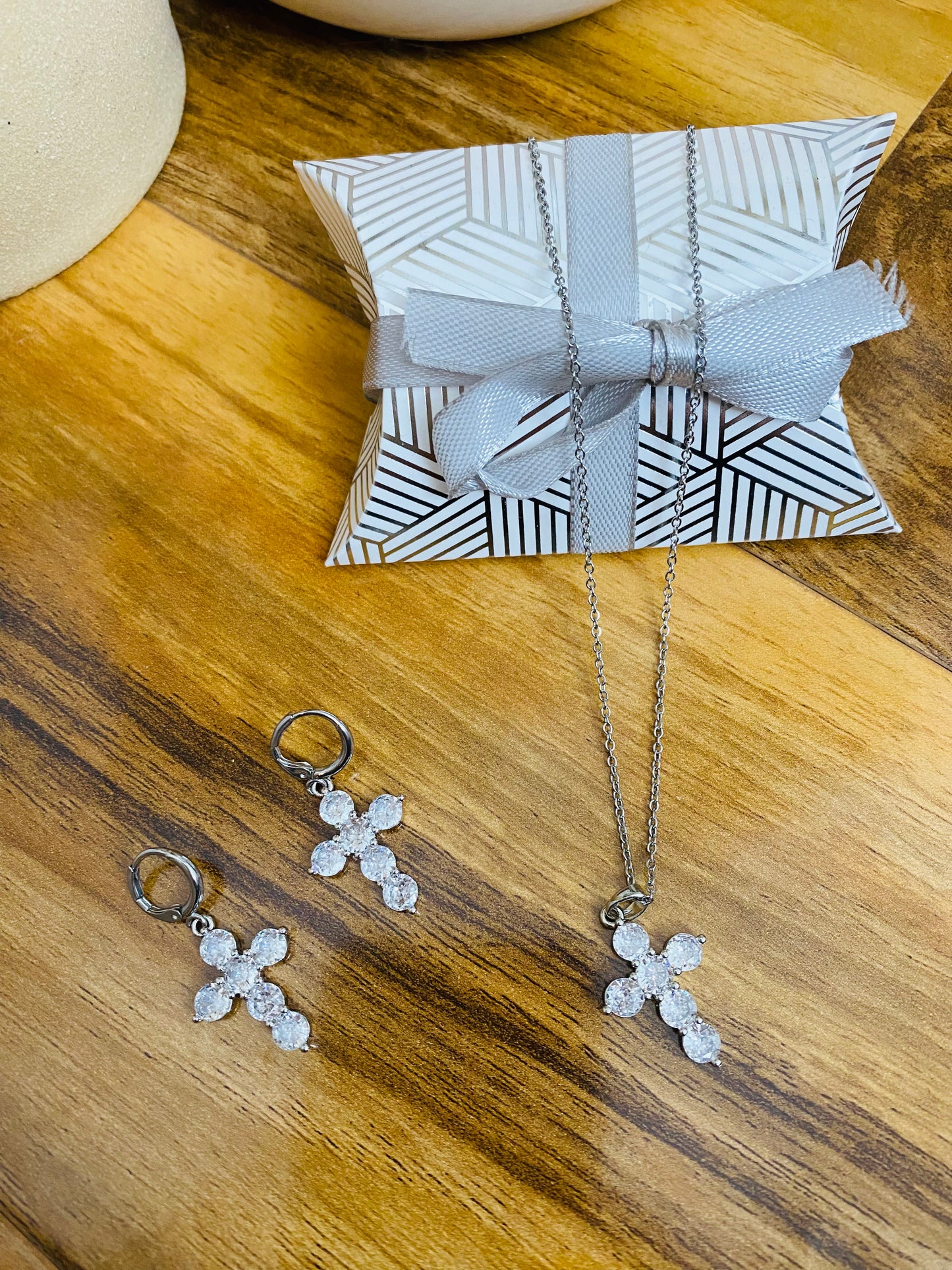 SILVER DIAMANTE CROSS NECKLACE & EARRINGS / BOX