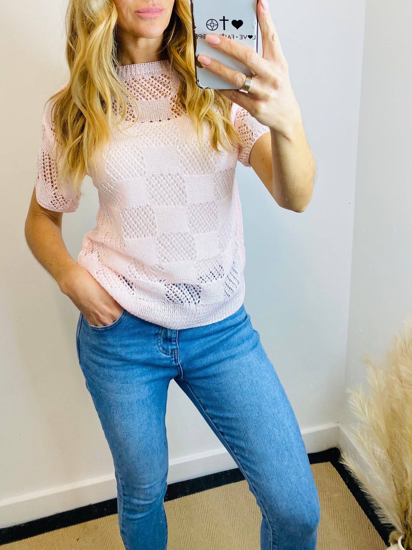 ZEENA - Fine Knit Short Sleeve Top In Pale Pink