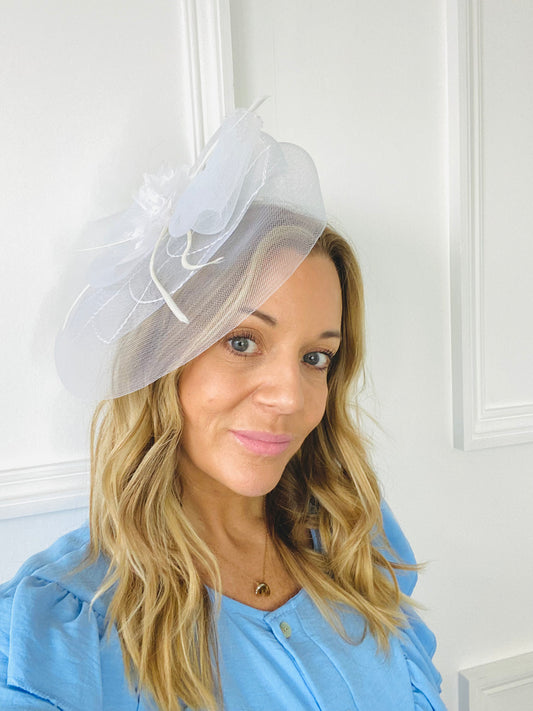 FASCINATOR - White Feather Criss Cross